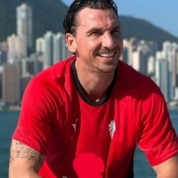 伊布把米兰训练服胸前广告PS掉，意媒：和他的个人赞助存在竞争