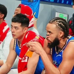 直播观看-CBA｜麦基首秀表现中规中矩，举火烧天扣篮令球迷兴奋不已