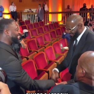 体育平台-詹姆斯分享名人堂重逢韦德瞬间：兄弟相聚倍感欣喜