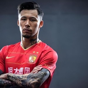 比分网-穆斯卡特胆子真大！上港与申花的德比战，依然敢让这位老将首发